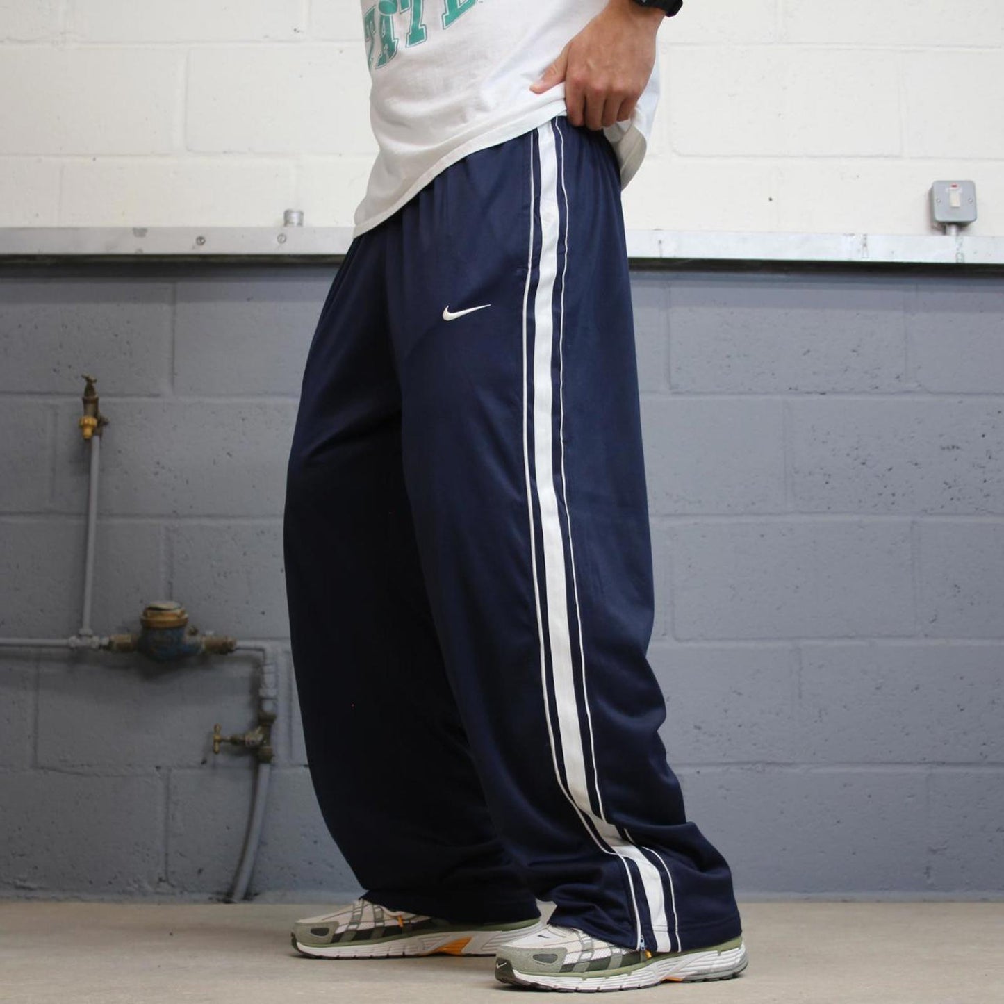 Vintage baggy Nike Basketball Trackies L Y2K loose leg swoosh logo