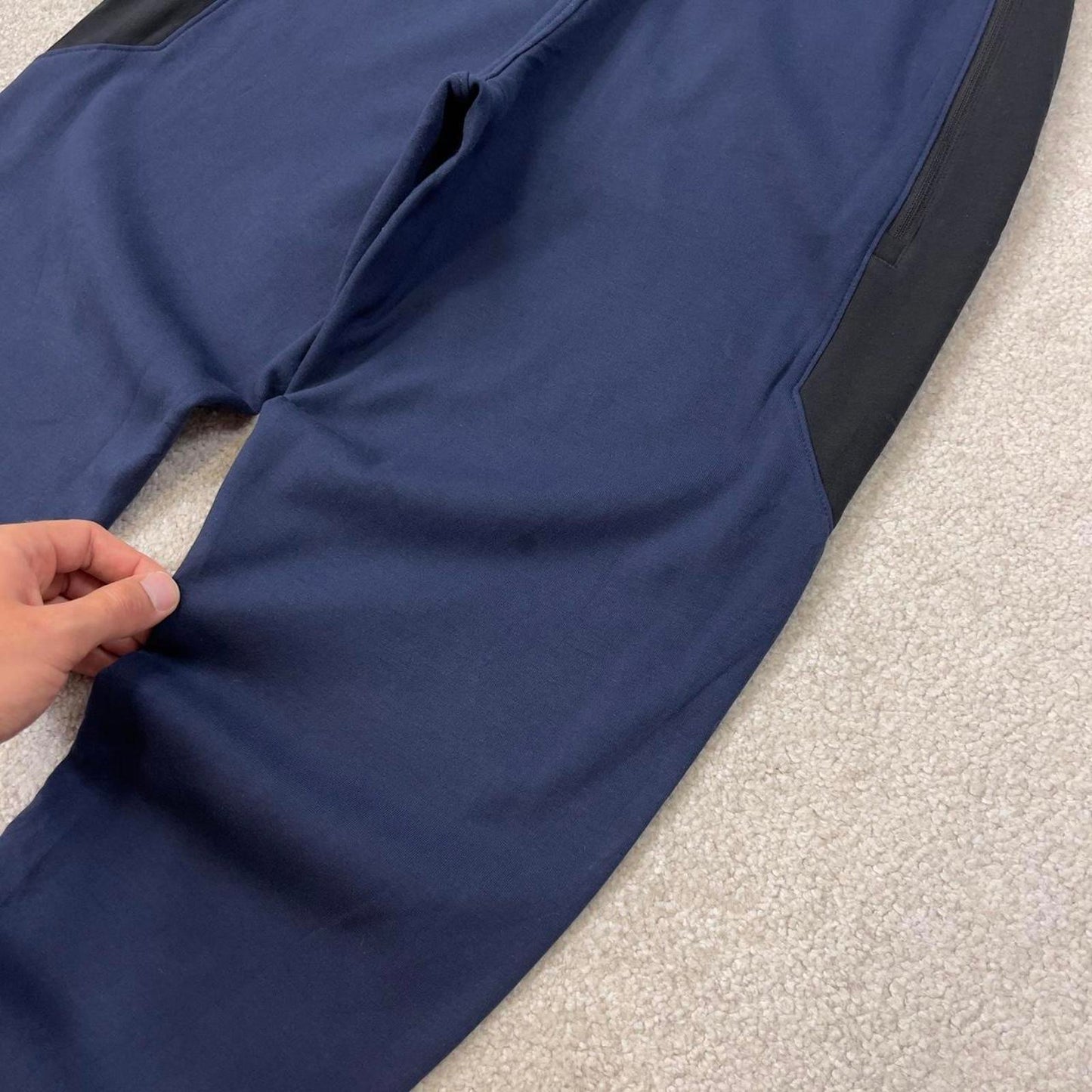Navy Nike Therma-Fit joggers Small Swoosh logo y2k style sportswear track pants