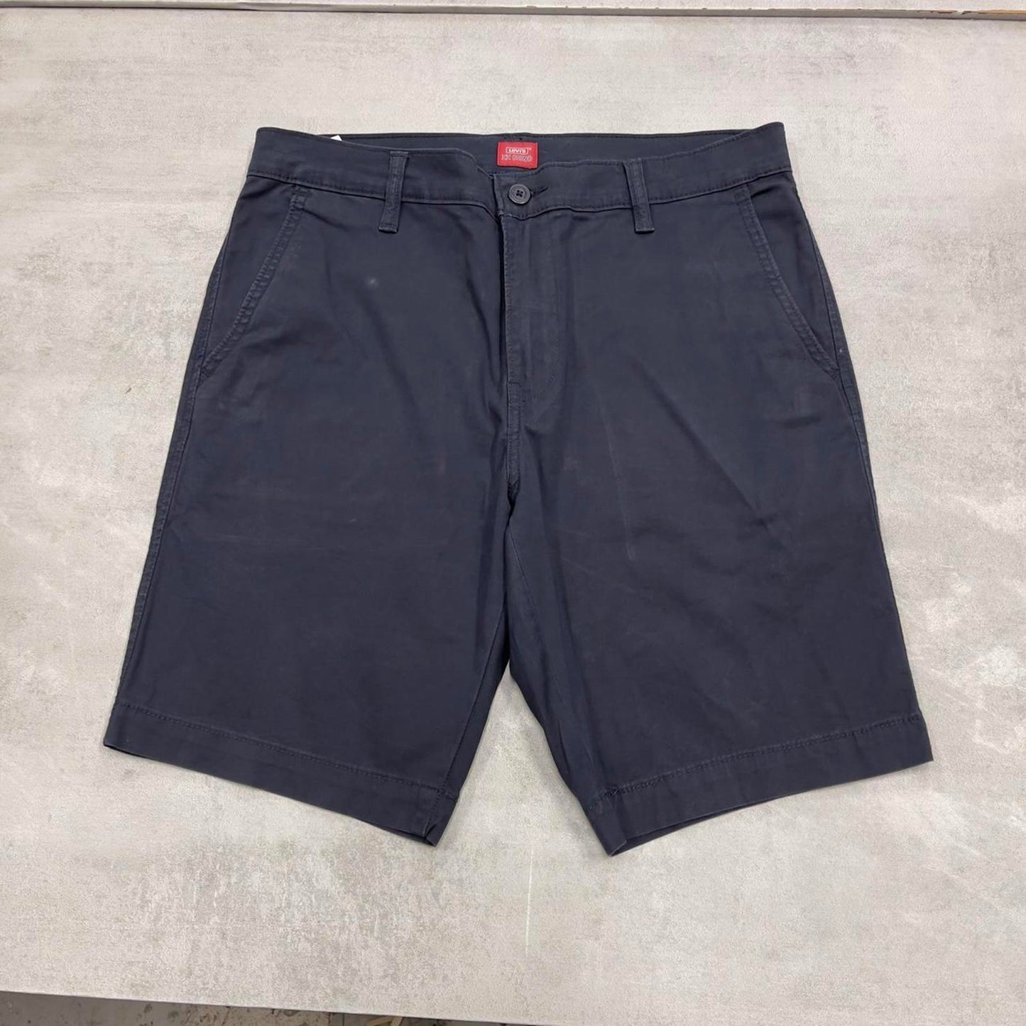 Mens Navy Levis shorts W32