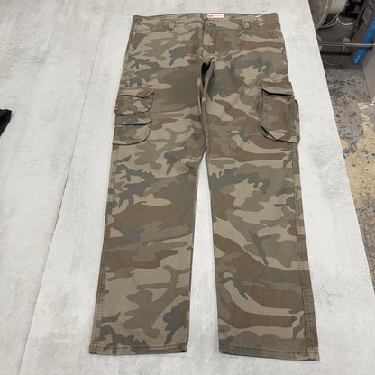 Camo Wrangler cargo pants W40L32 khaki forest camouflage straight y2k style cargo trousers