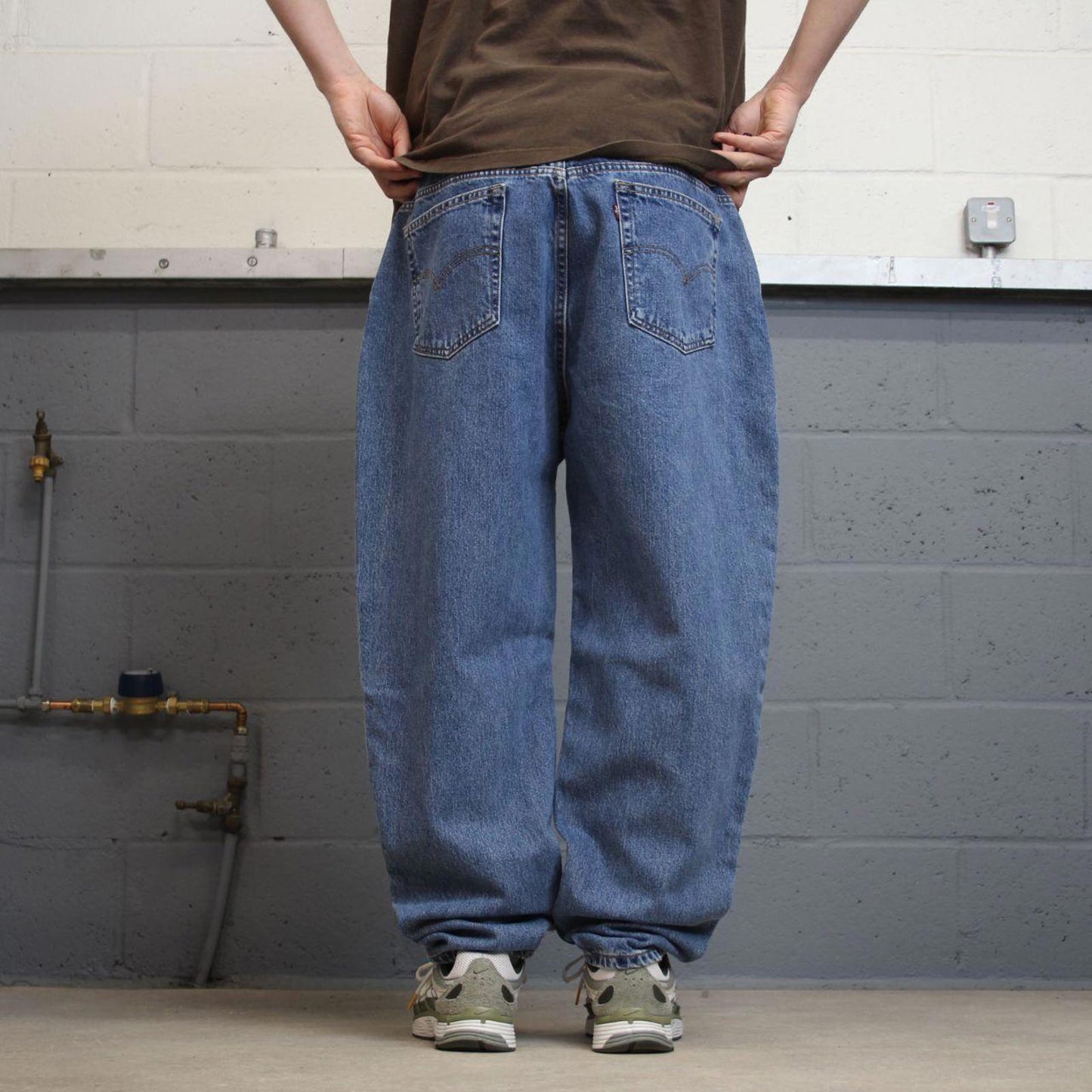 Y2K Levi’s 550 jeans tapered leg blue Loose relaxed fit denim pants red tab logo
