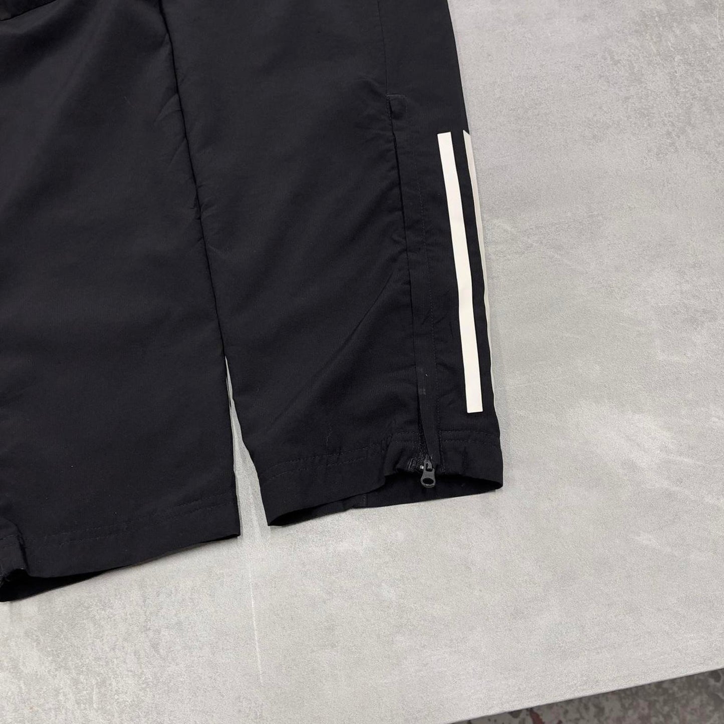 Black Adidas joggers M y2k style sportswear mesh lined track pants print logo