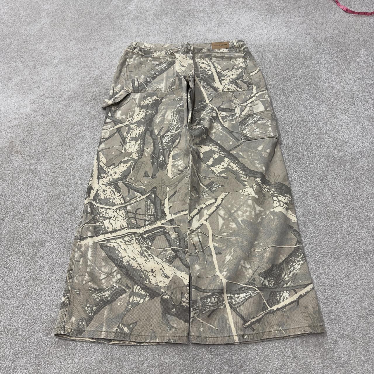Women’s Baggy camo carpenter pants Y2K 9 green Love Soho loose leg camouflage utility trousers