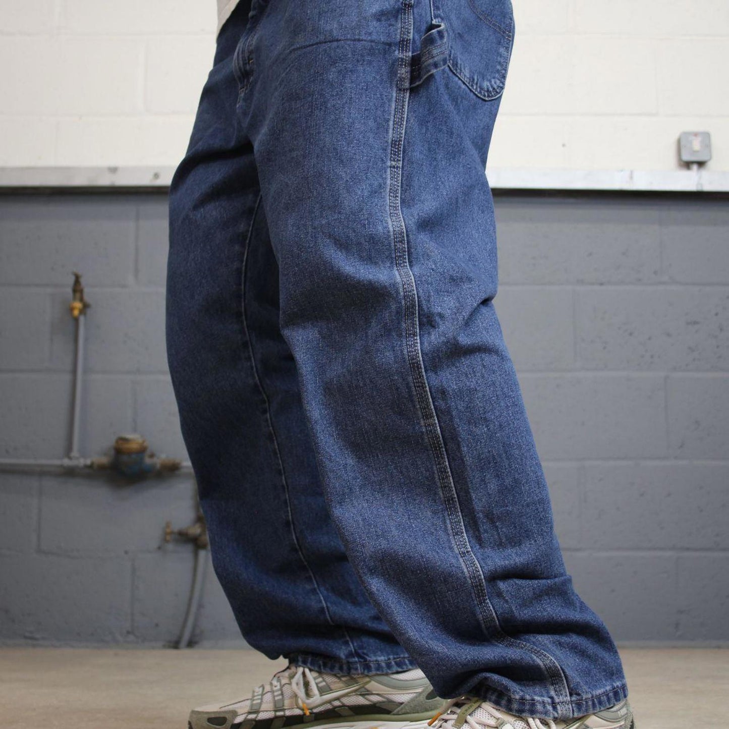 Blue Wrangler carpenter jeans W38L30 loose cargo skater style jeans