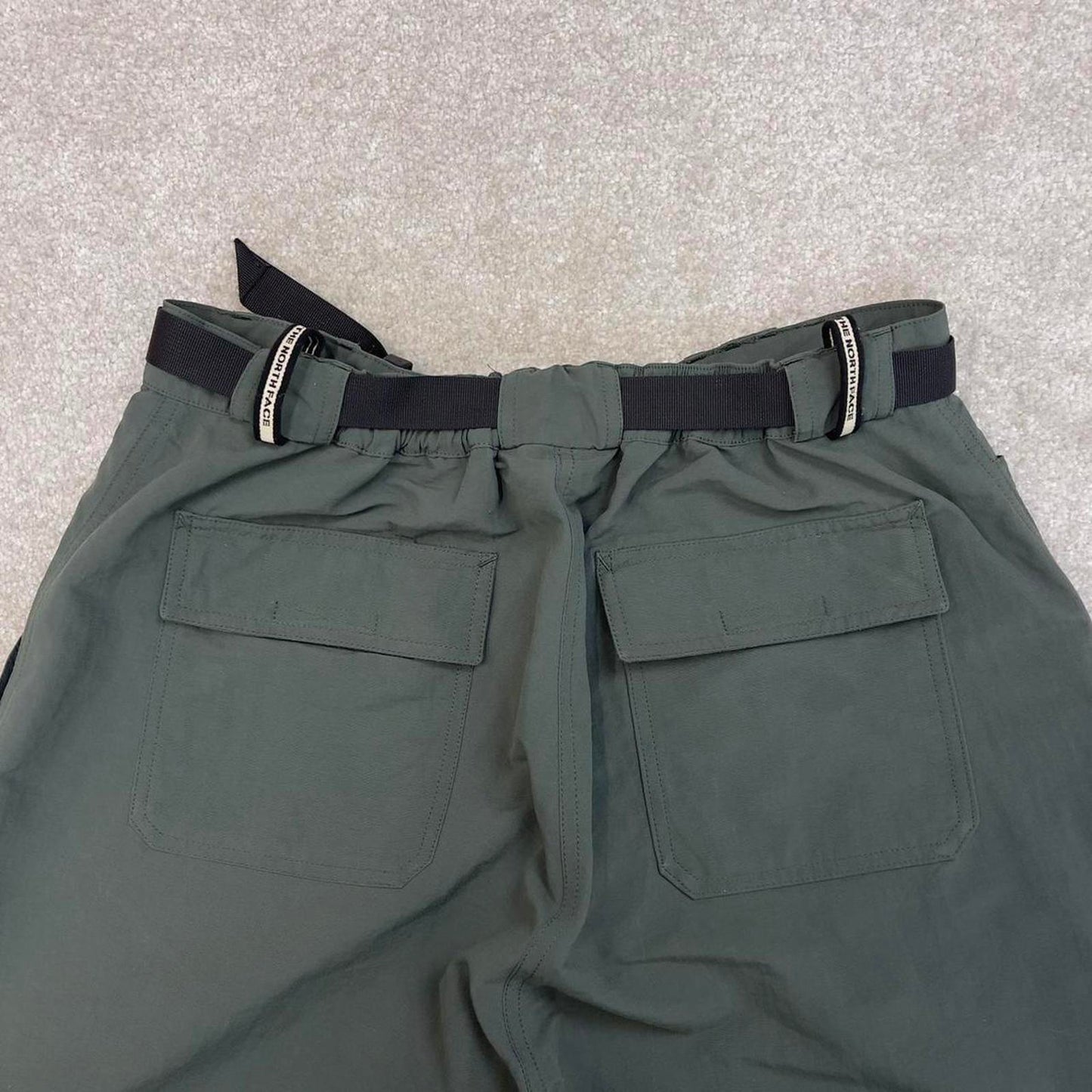Baggy North Face technical pants Large women's green convertible 2 in 1 shorts / trousers y2k style