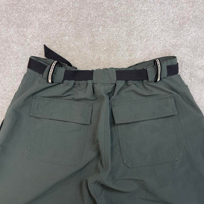 Baggy North Face technical pants Large women's green convertible 2 in 1 shorts / trousers y2k style