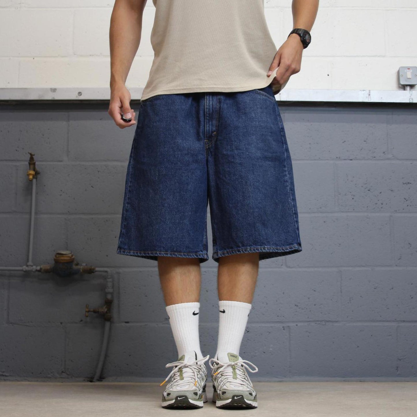 Baggy Levi's 550 jorts W40 blue denim skater style red tab logo shorts