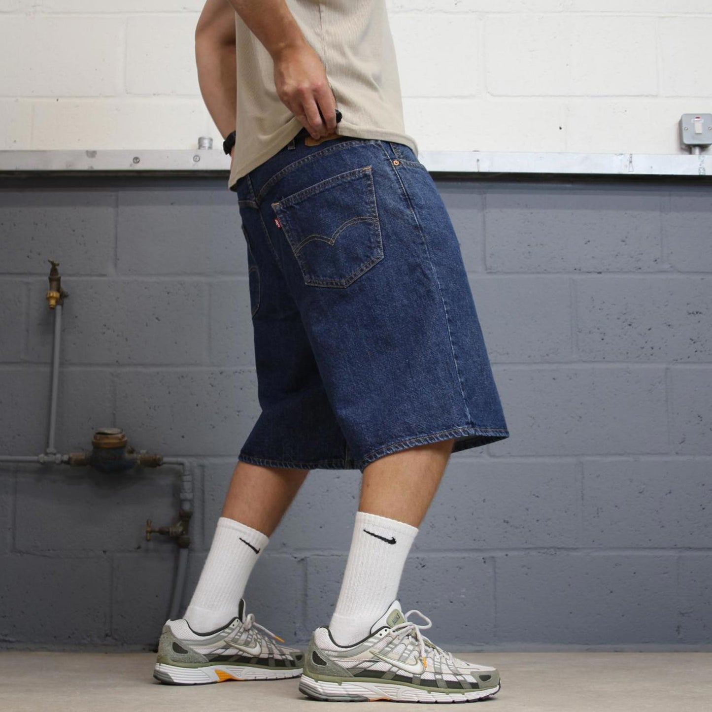 Baggy Levi's 550 jorts W40 blue denim skater style red tab logo shorts