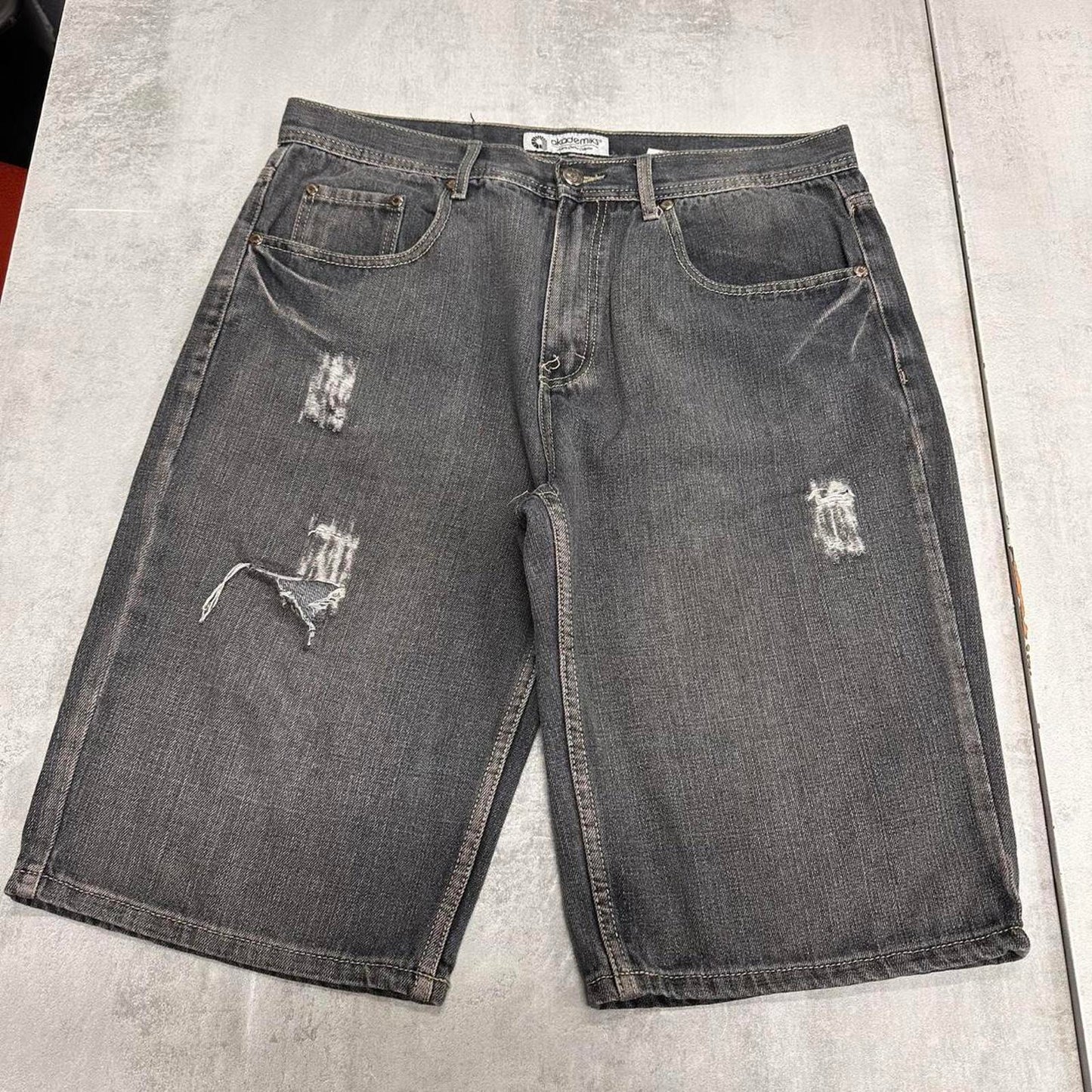 Loose Akademiks skate style jorts W36