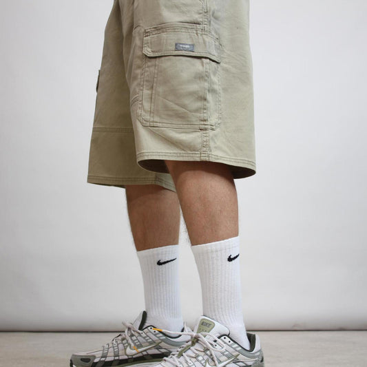 Mens baggy Wrangler cargo shorts W42