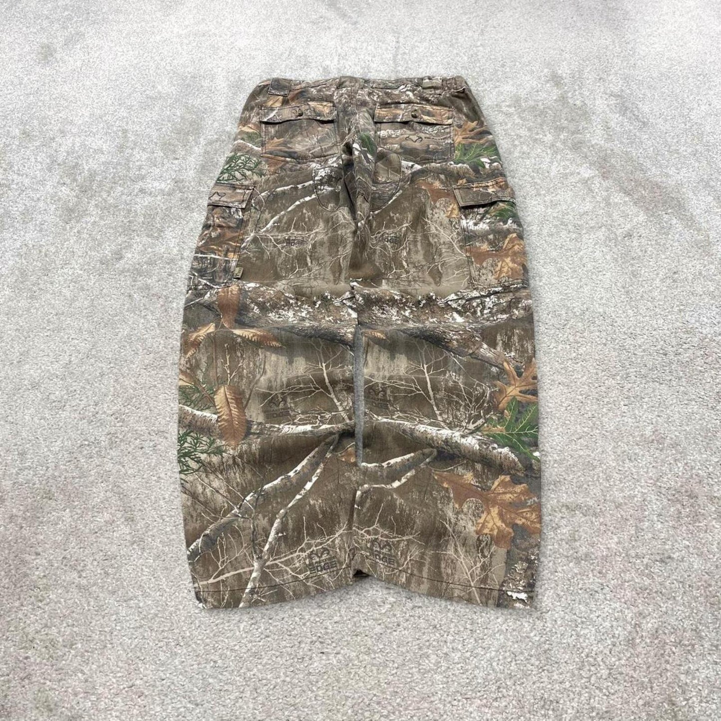 Y2k Realtree camo cargo pants Medium khaki floaty King's Camo forest camouflage pants