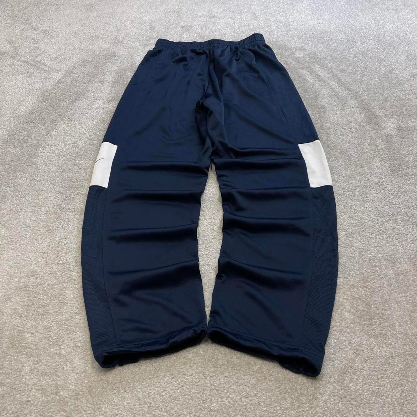 Navy loose Nike trackies M y2k vintage style joggers Swoosh logo track pants