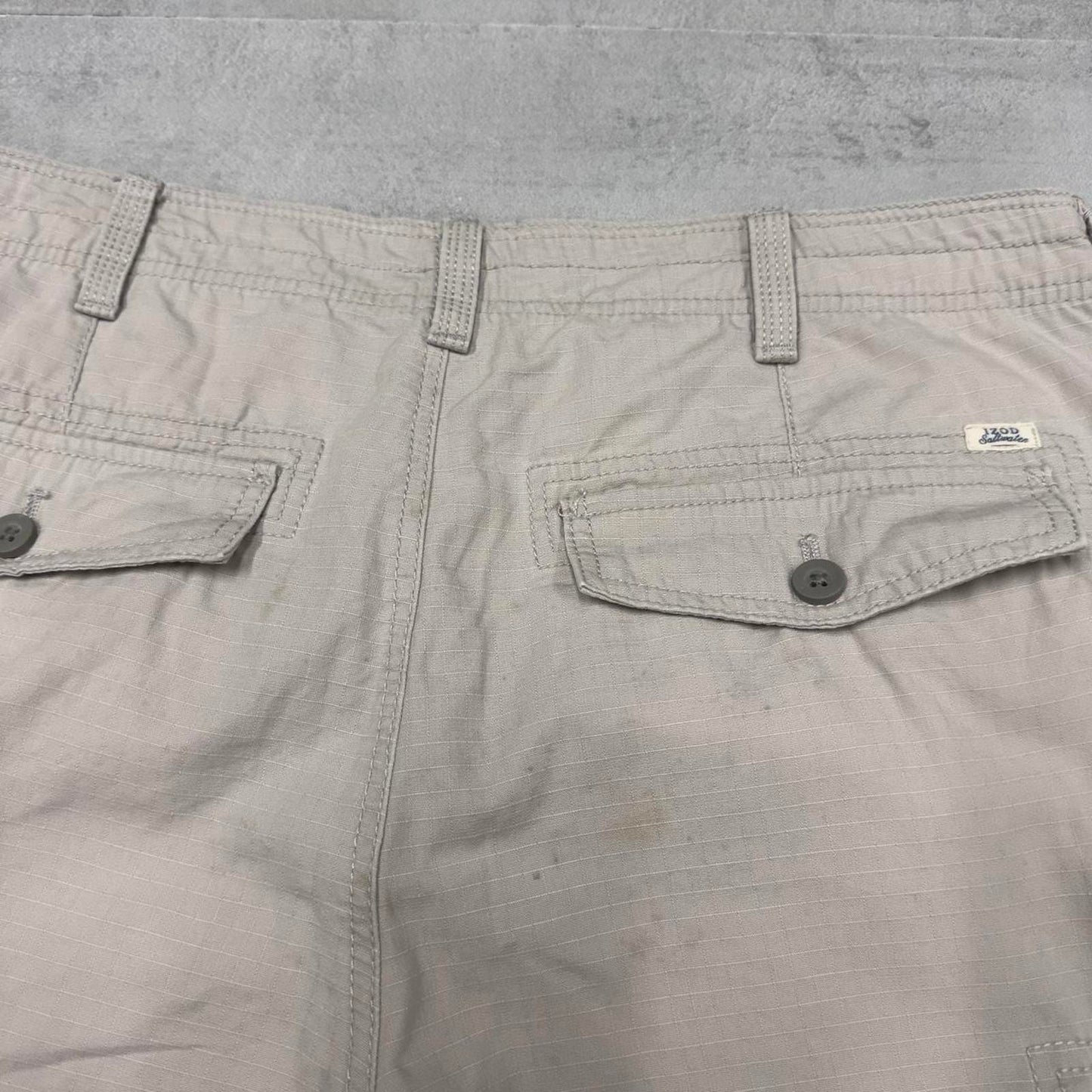 Beige IZOD cargo shorts W34