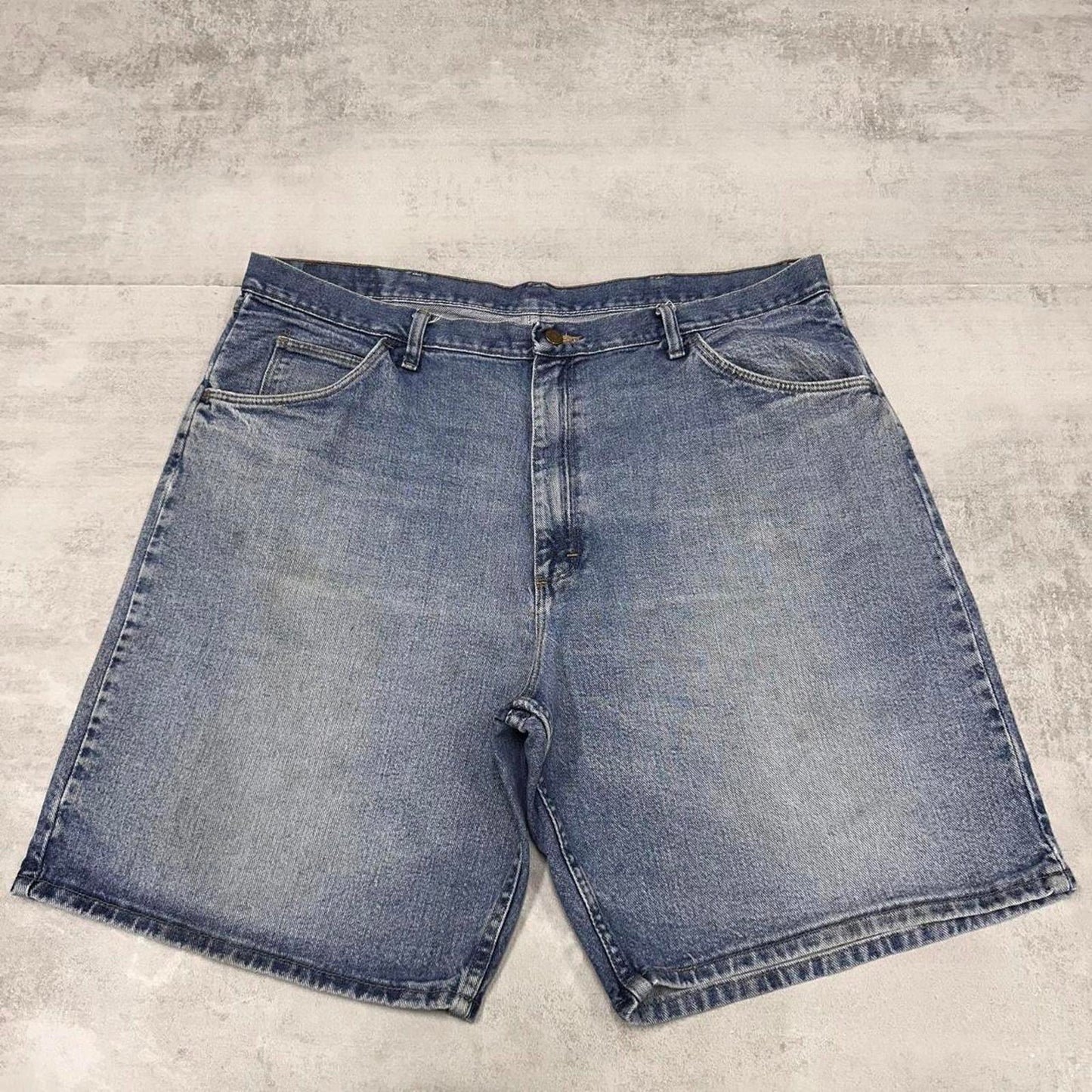 Mens baggy Wrangler jorts W40