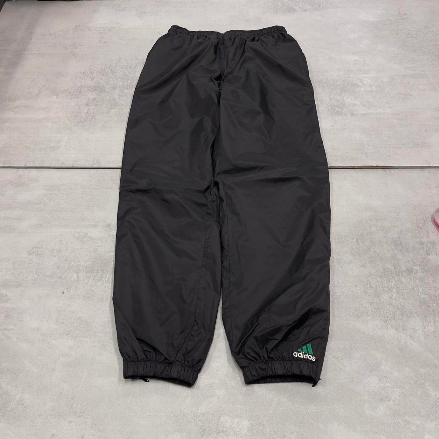 Baggy Adidas Trackies L black y2k 00s style loose mesh lined wide leg joggers embroidered logo