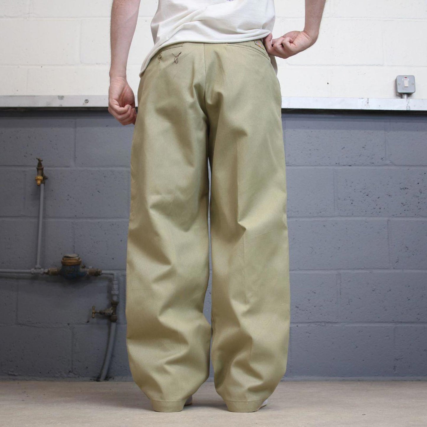 Baggy Dickies pants W34 L32 khaki beige loose twill chino style skater pants