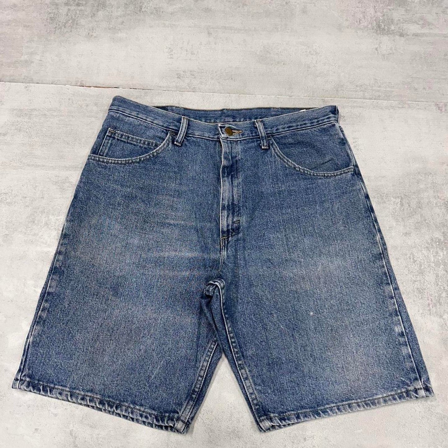 Loose Wrangler jorts W34