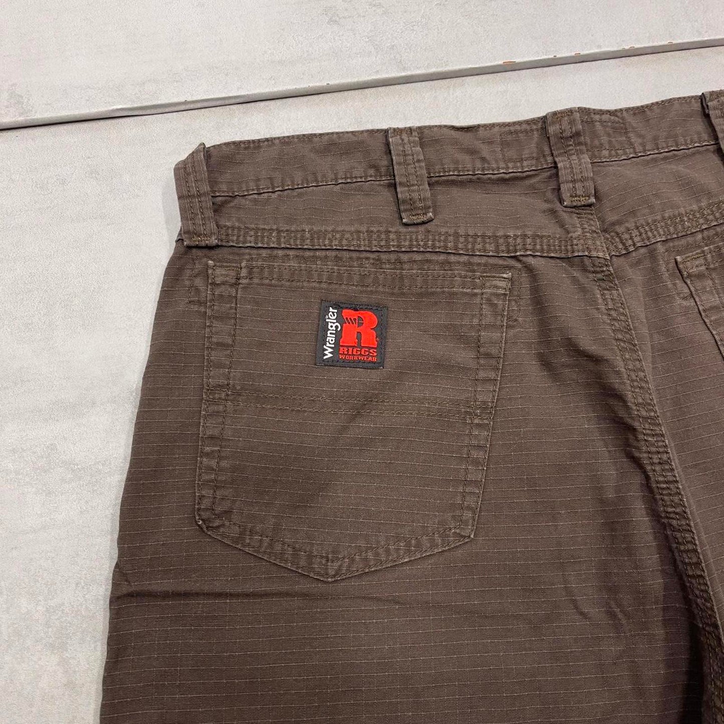 Mens baggy Wrangler carpenter shorts W36