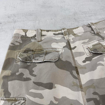 Baggy camo No Boundaries cargo pants W36L28 khaki grey camouflage loose y2k style cargos utility