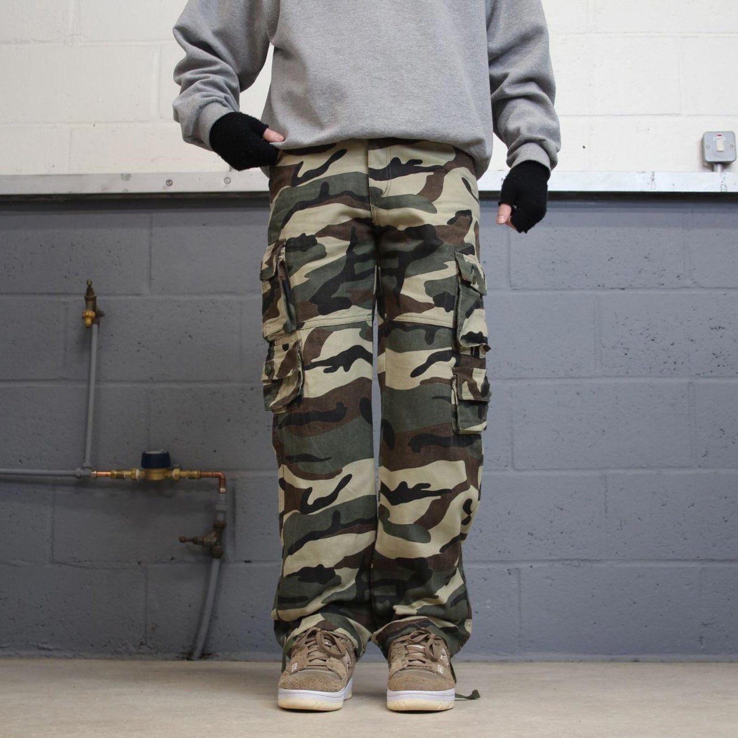Camo cargo pants W30L31 khaki green camouflage straight y2k style cargo trousers