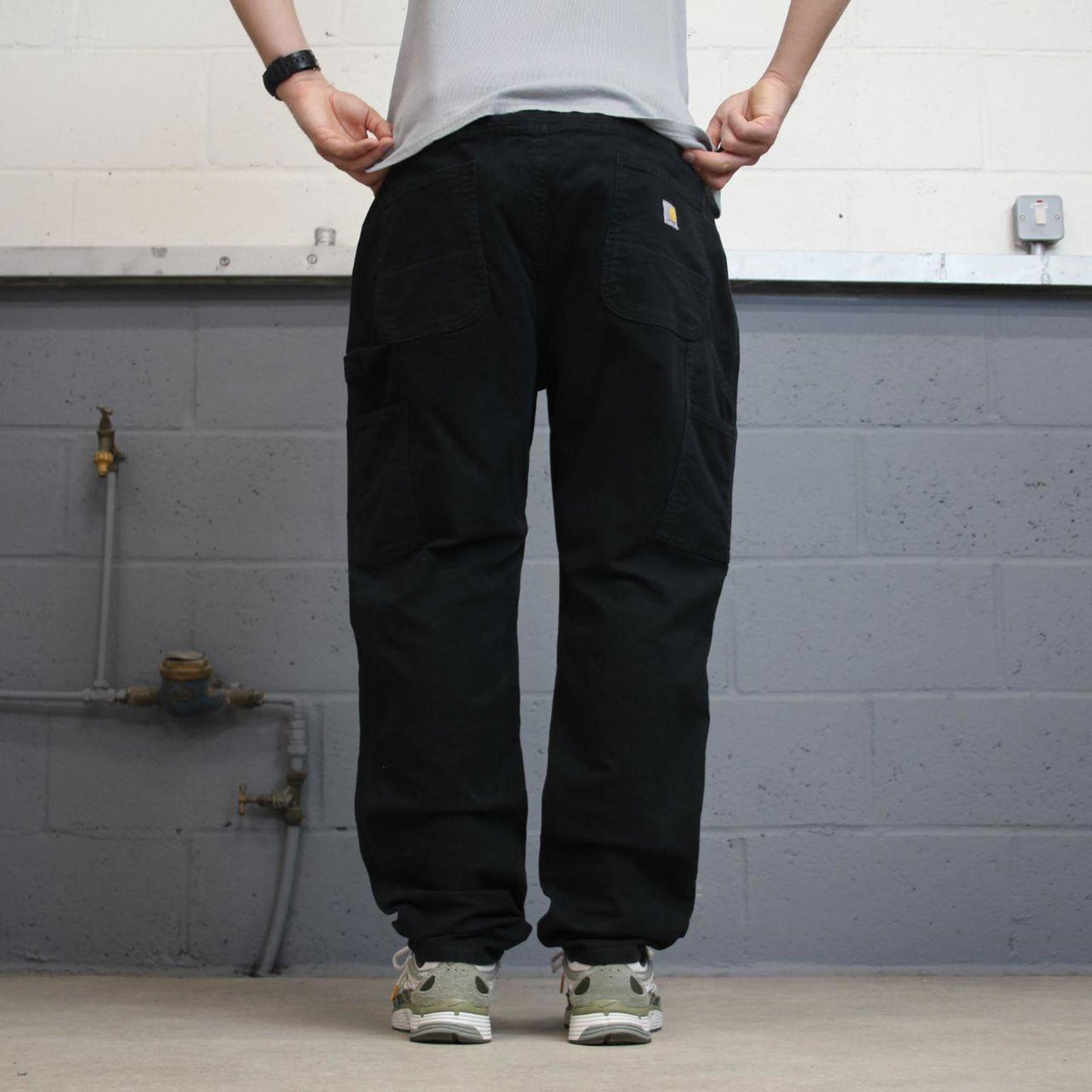 Black Carhartt carpenter jeans size 18 W40L30 women's y2k 90s style cargos