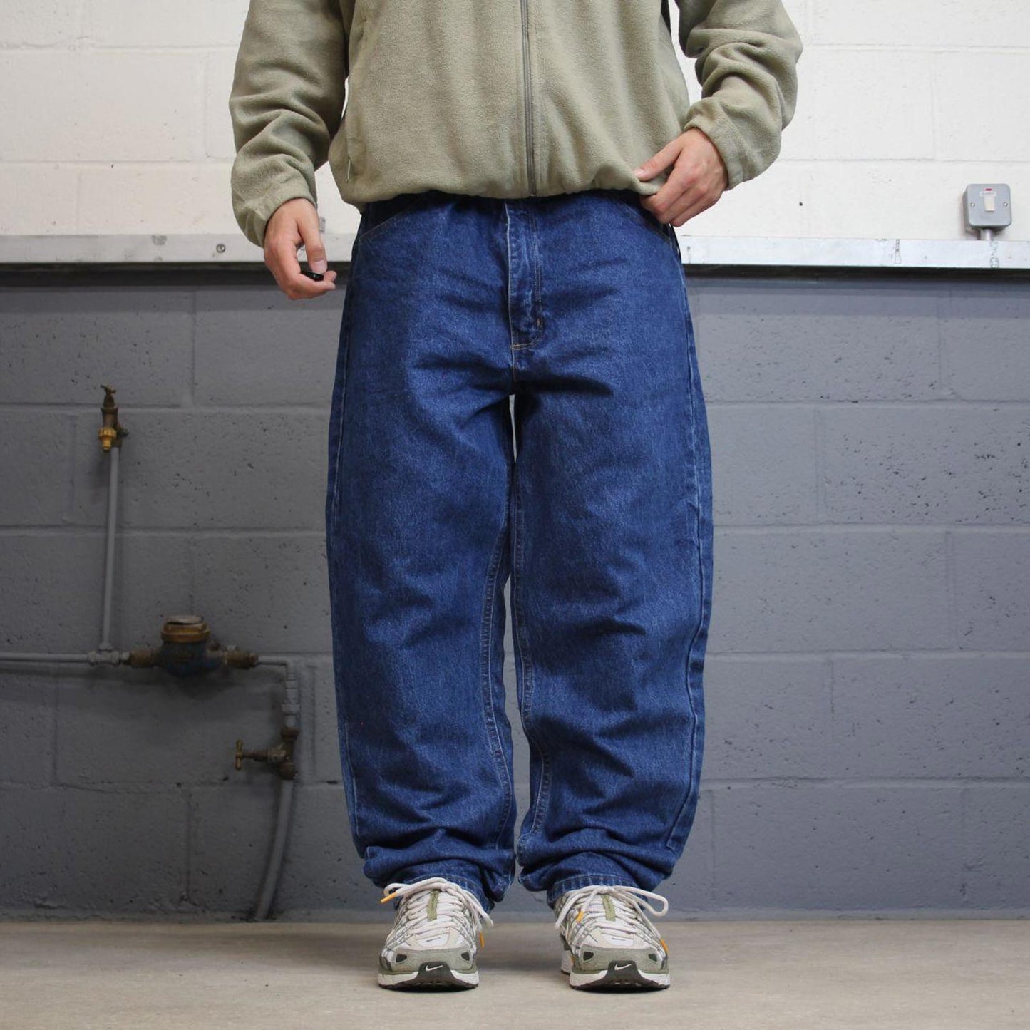 Vintage Carhartt jeans blue 90s skater style W40L32 relaxed denim 5 pocket pants