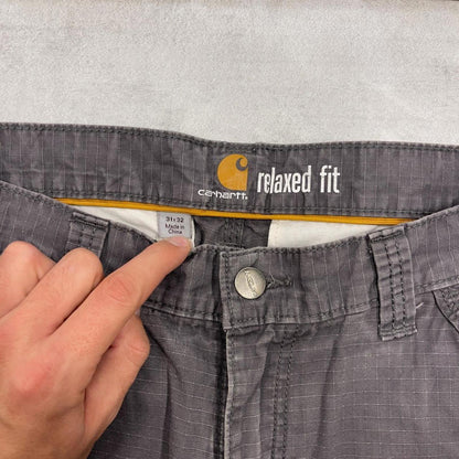 Grey Carhartt cargo pants W31L32 relaxed 90s style skater loose leg cargos patch logo