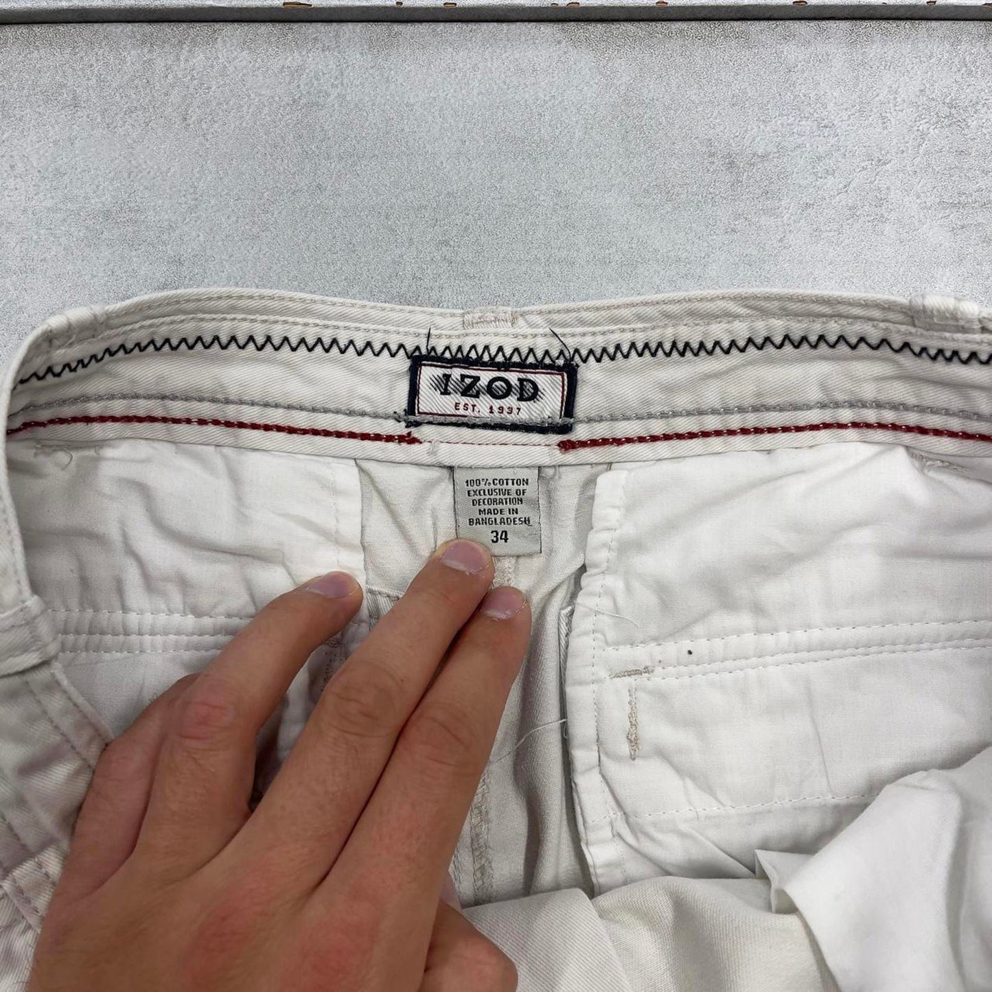 Beige IZOD cargo shorts W34
