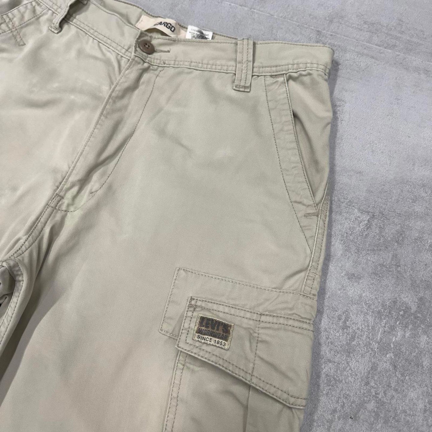 Mens baggy Levis cargo shorts W34
