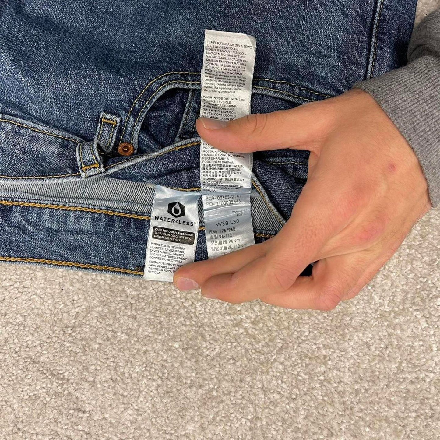 Levis 505 jeans y2k 90s style W38L30 red tab logo 5 pocket navy blue denim pants skater