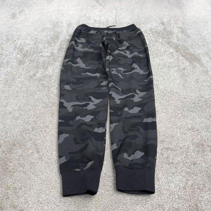 00s Under Armour tracksuit bottoms y2k M camo joggers embroidered logos gym wear trackies