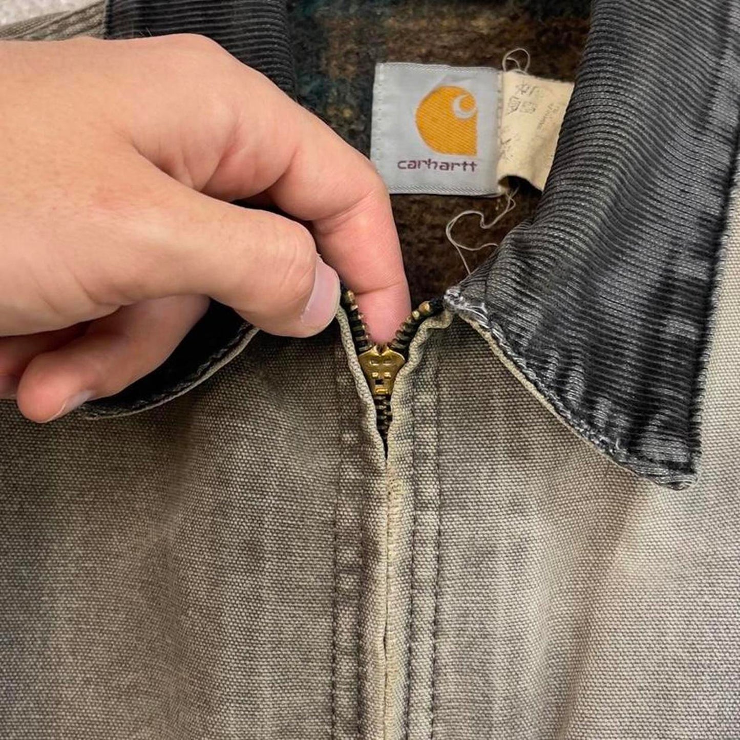 Vintage Carhartt Detroit jacket brown technical boxy cropped fit chore coat checkered blanket lining