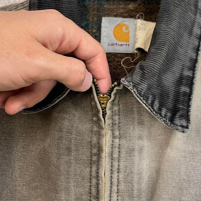 Vintage Carhartt Detroit jacket brown technical boxy cropped fit chore coat checkered blanket lining