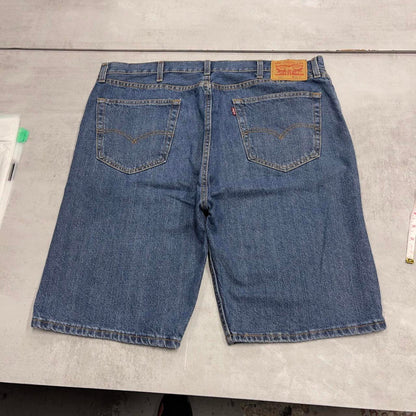 Levi's jean shorts W40
