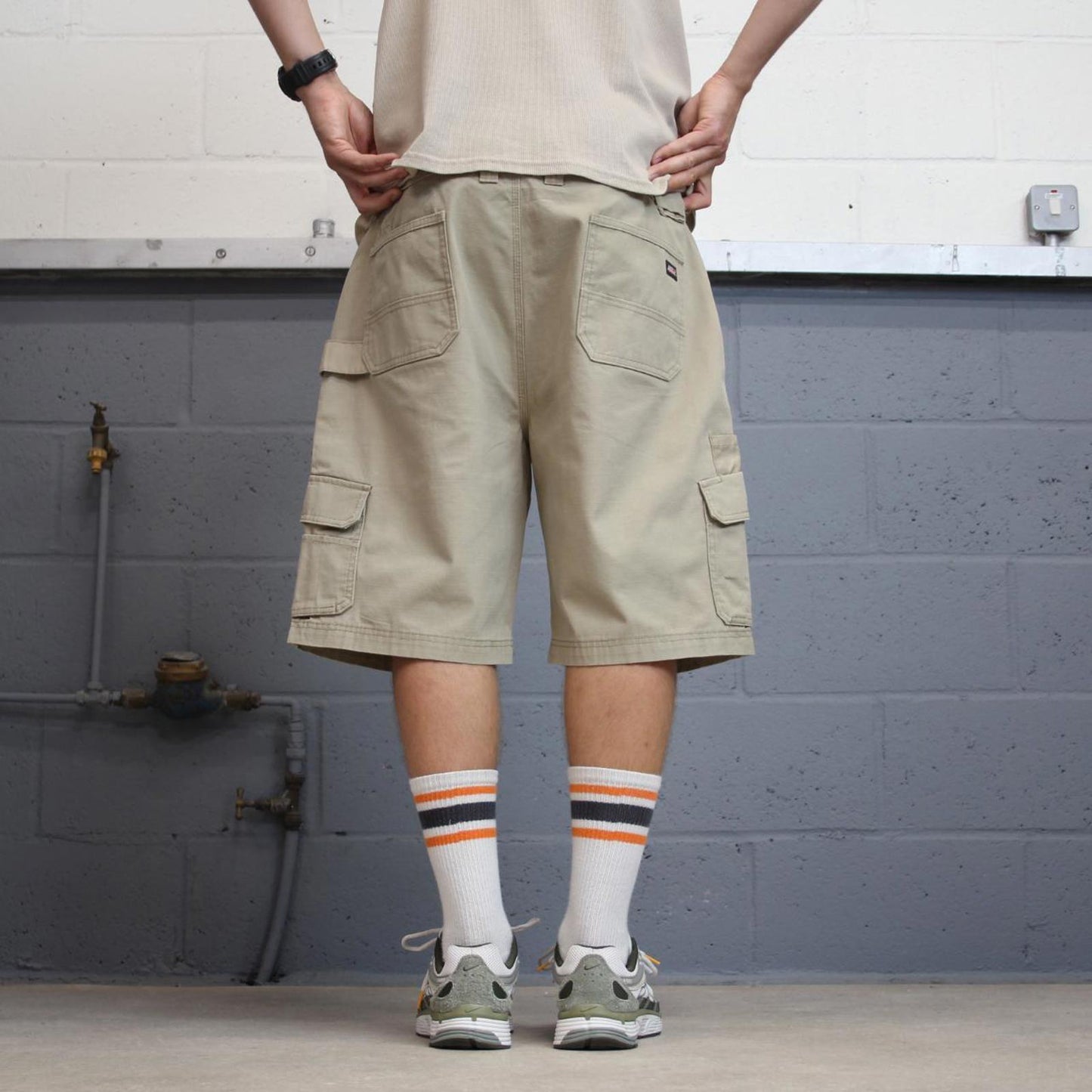 Beige baggy Dickies cargo shorts W40