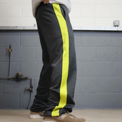 Nike Therma Fit Trackies Small Grey y2k 00s style loose leg joggers embroidered logo