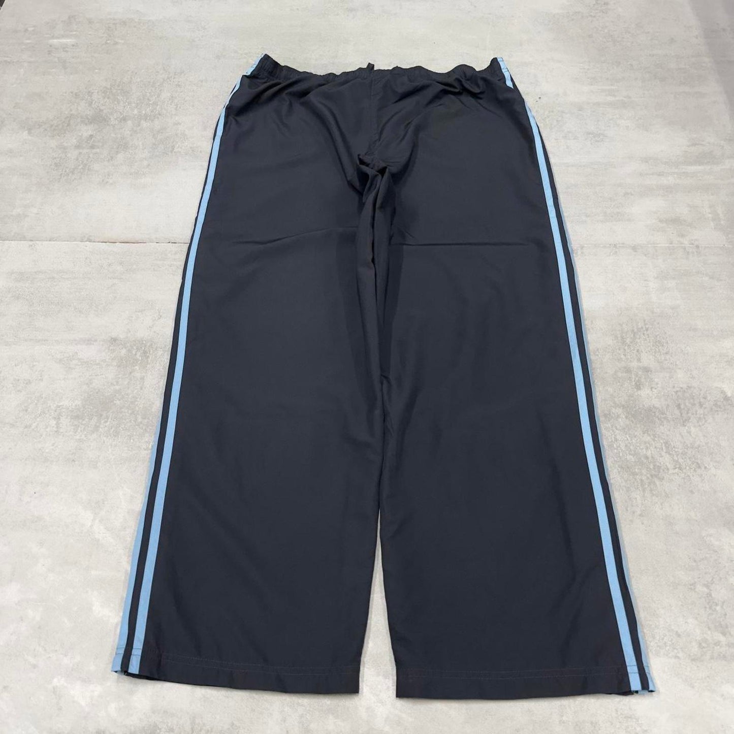 Vintage Womens navy Adidas joggers 22 y2k style sportswear track pants side stripe design