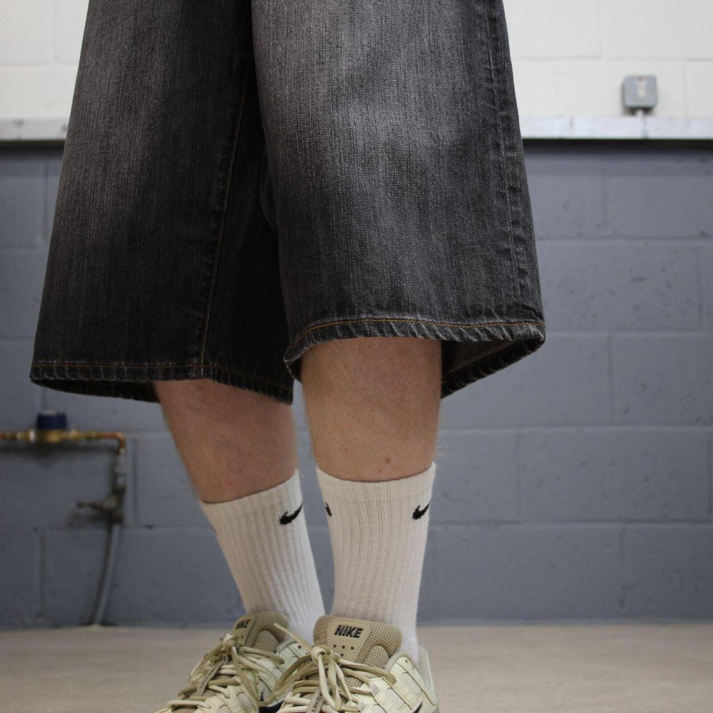 Baggy long denim shorts y2k black Artful Dodger skater style brand surf jorts