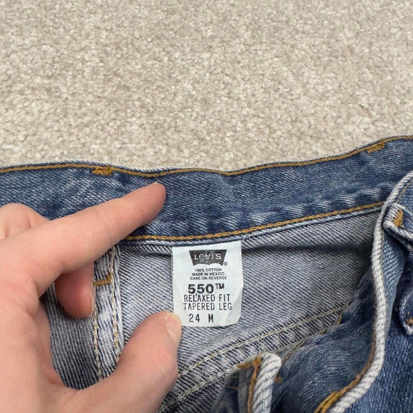 Y2K Levi’s 550 jeans tapered leg blue Loose relaxed fit denim pants red tab logo