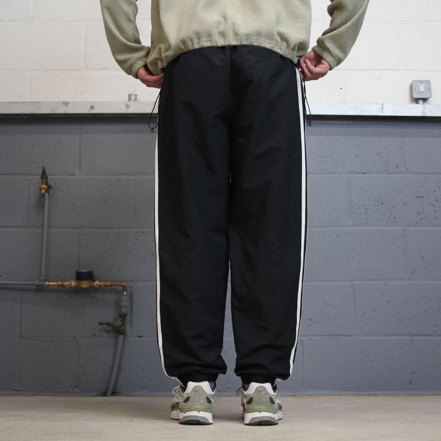 00s y2k Adidas tracksuit bottom XL black loose sporty style trackies side stripe track pants