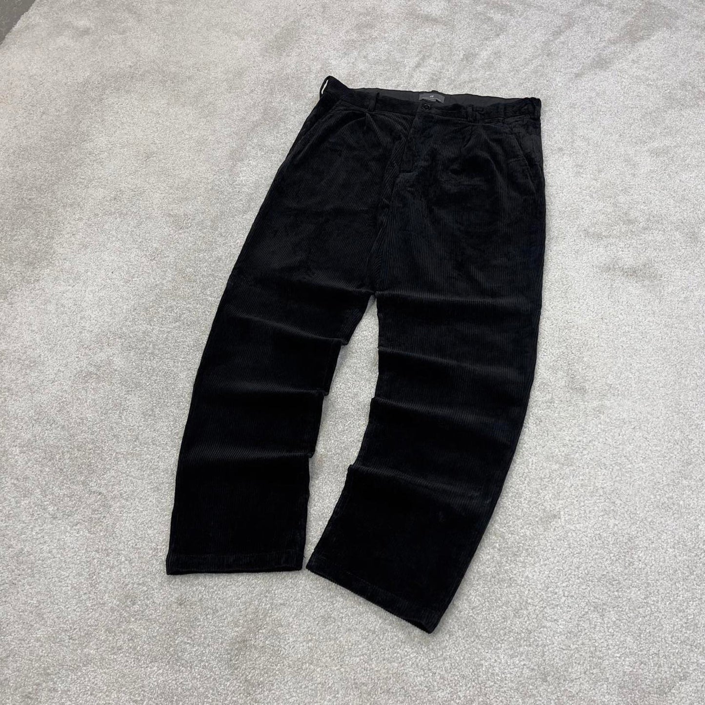 Black H&M wide wale corduroy trousers W32L30 loose pleated jumbo cord pants 90s skate style