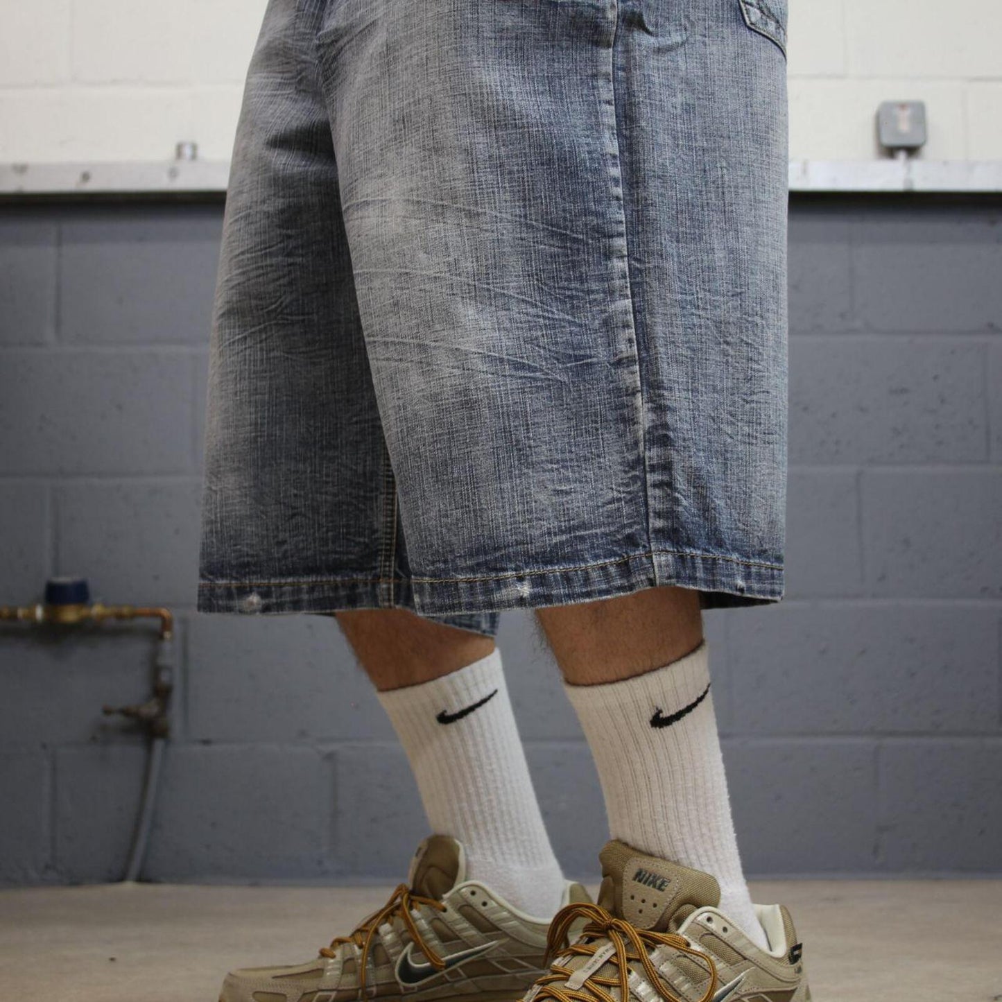 Baggy Y2K embroidered shorts long leg blue Halifax skater style brand surf jorts
