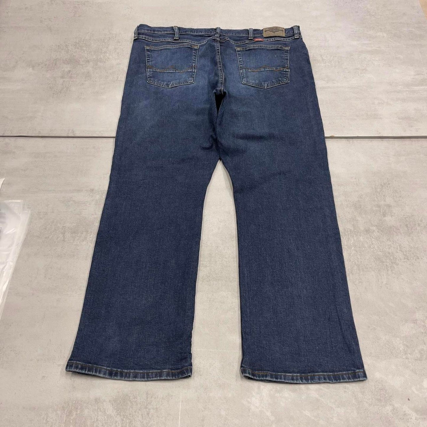 Blue Wrangler jeans W40L30 straight leg 90s style denim jeans
