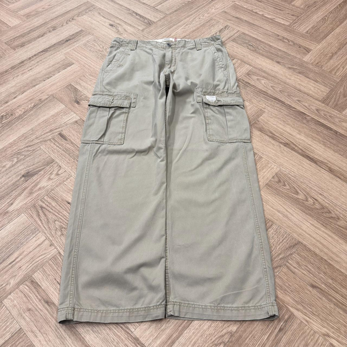 Levi's baggy cargo pants y2k Wide leg loose straight fit beige cargo utility pants