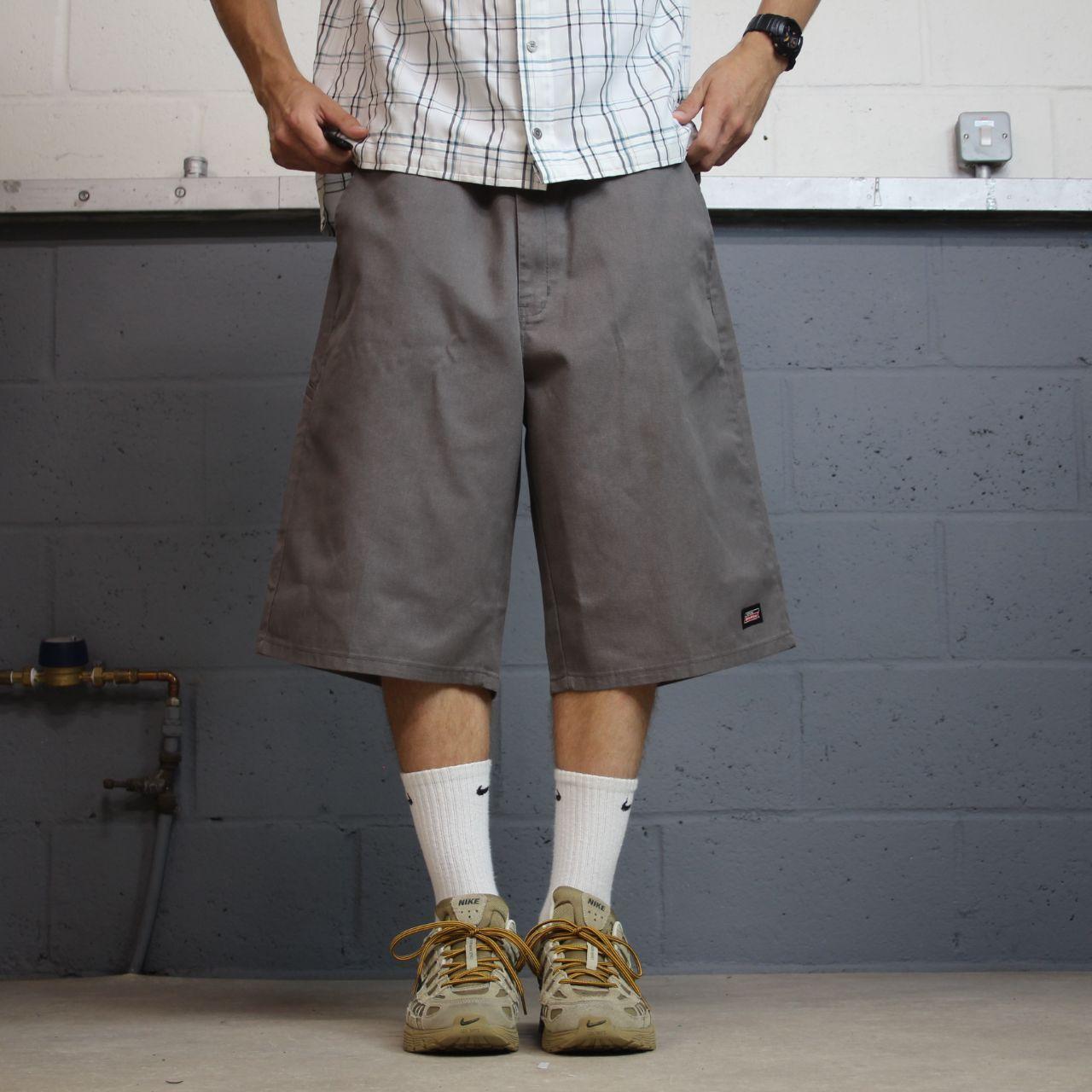 Dickies baggy carpenter chino shorts y2k grey Long skater style surf shorts over knee