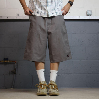 Dickies baggy carpenter chino shorts y2k grey Long skater style surf shorts over knee