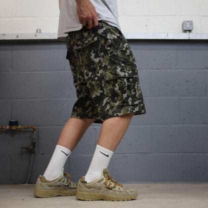 Camo cargo shorts relaxed khaki Amazon Essentials skater style camouflage shorts loose leg
