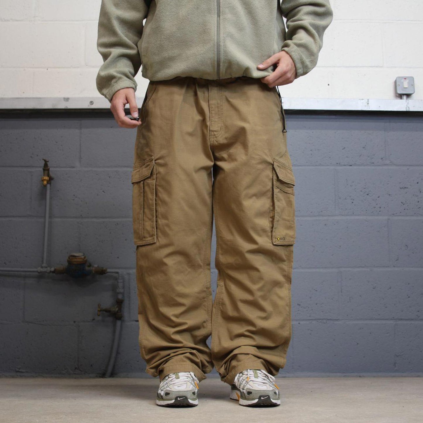 Vintage Carhartt cargo pants khaki 90s skater style W40L32 loose leg carpenters