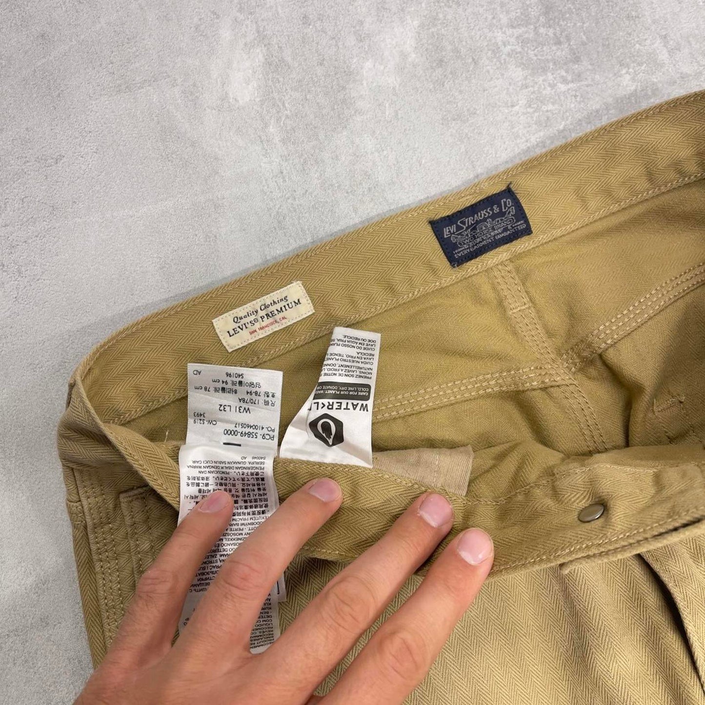 Levi's carpenter jeans W31L32 loose beige skater cargos