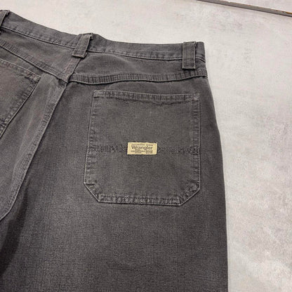 Black Wrangler carpenter jorts W31